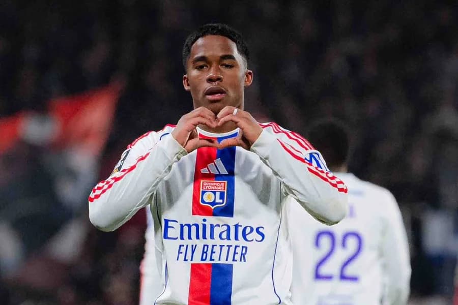 Endrick supera recorde de Ronaldo e vira ‘Fenômeno’ na França