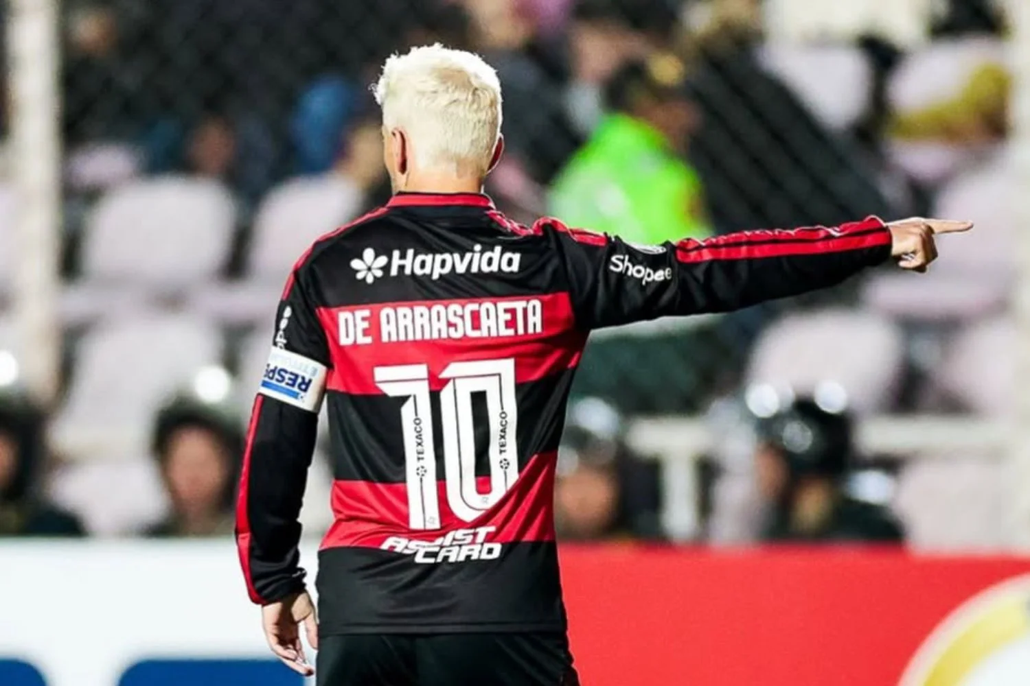 Arrascaeta veste a 14 de Oscar contra o Bahia, número que será aposentado no basquete