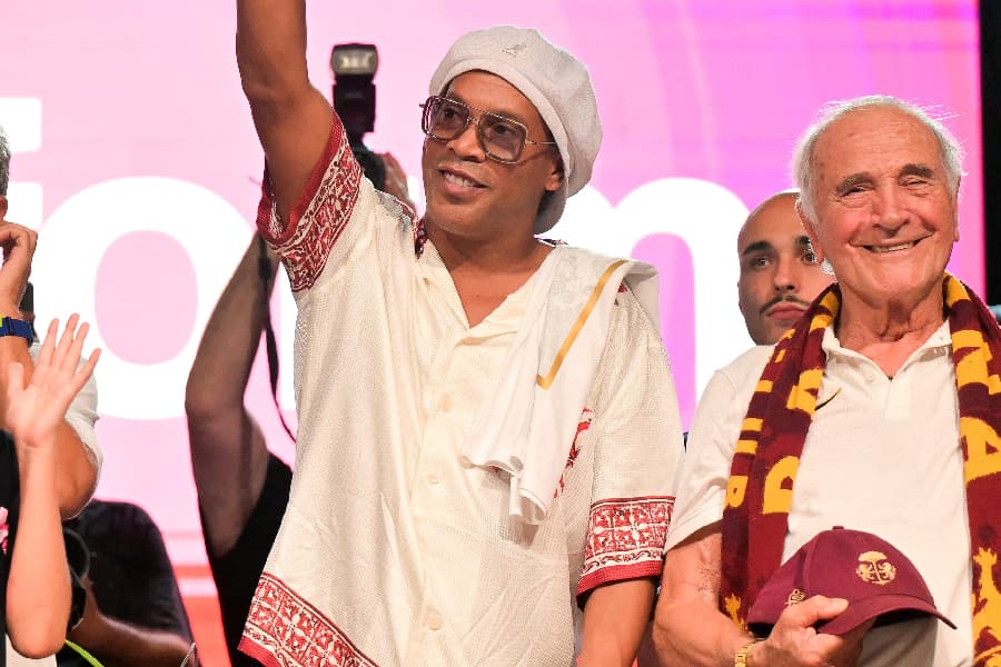 Ronaldinho foi apresentado pelo Ravenna, da terceira divisão italiana - Reprodução/@brfootball