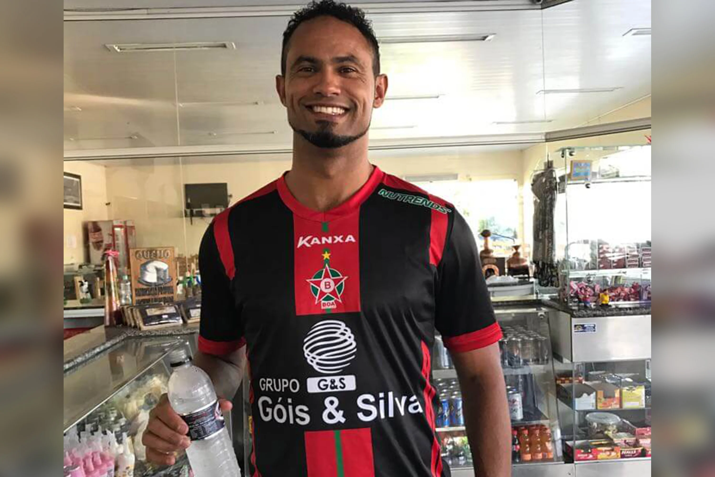 Goleiro Bruno é preso após ficar foragido por dois meses