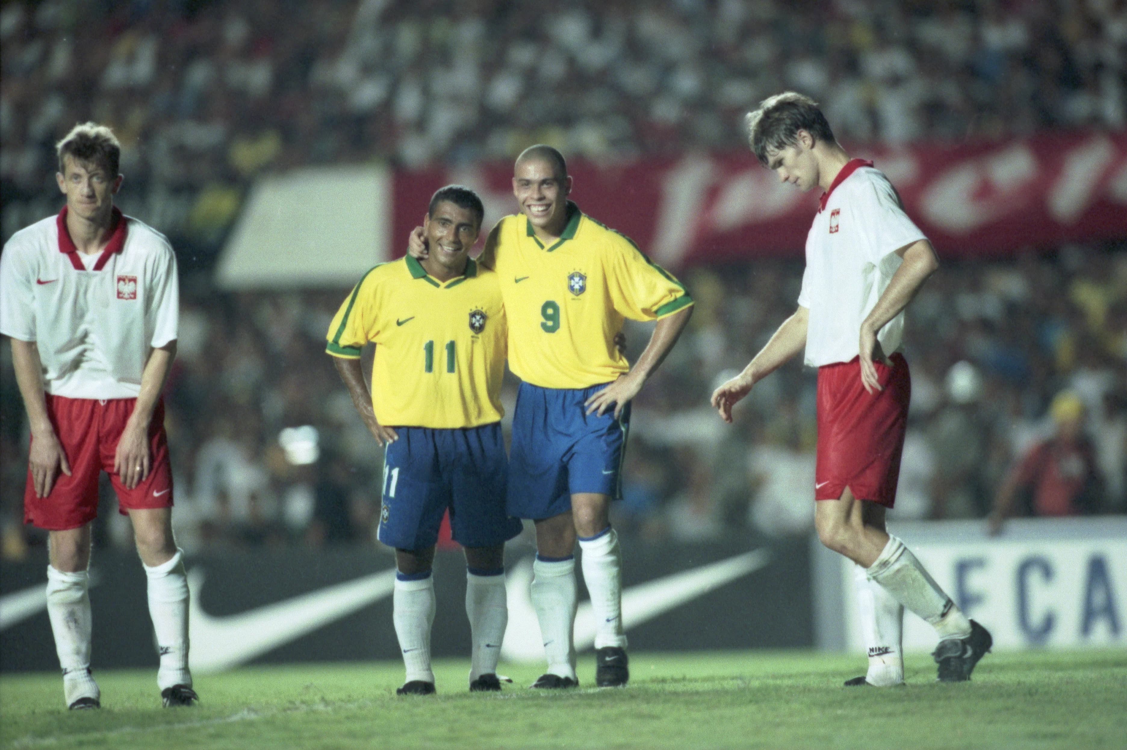 Ronaldo ou Romário? PLACAR debate quem foi melhor