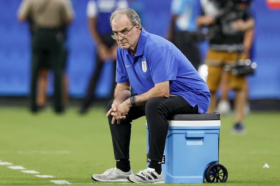 Bielsa detona pausa para hidratação: ‘Quatro tempos não agregam nada’