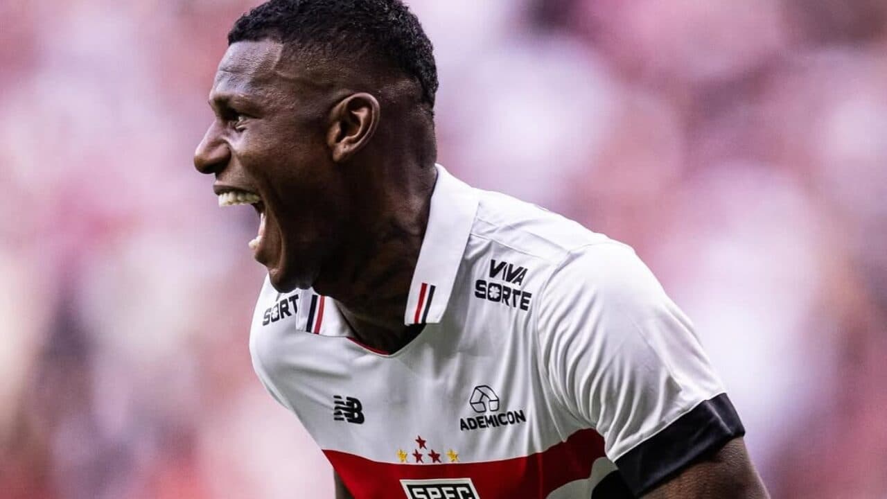 Rui Costa afirma que Arboleda não volta ao elenco do São Paulo
