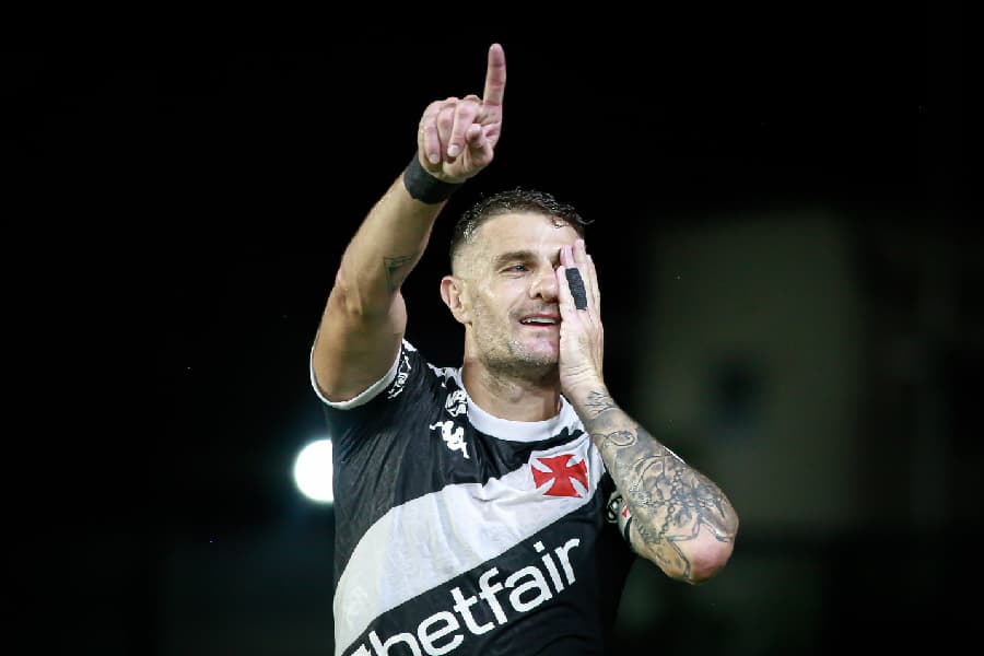 Jogadores ex-Vasco curtem anúncio de demissão de Diniz