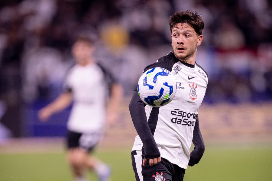 Garro se torna líder de assistências do Brasileirão em 2026