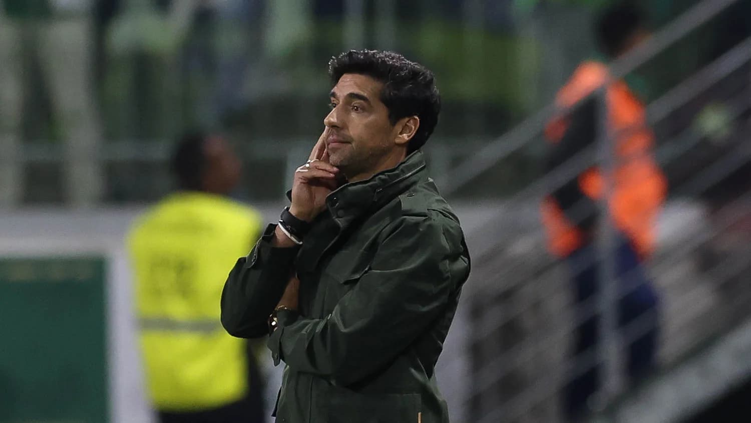 Abel Ferreira e Gustavo Gómez miram recorde de títulos pelo Palmeiras