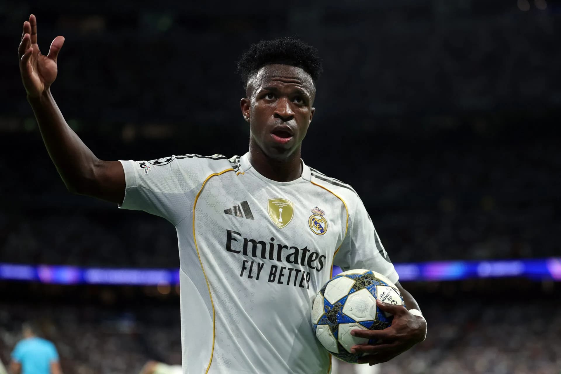 ‘Se queda’: Vinicius Junior renova com o Real Madrid