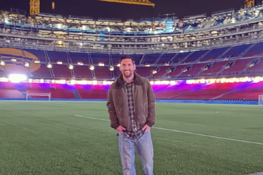 Messi visita o Camp Nou em reformas - Reprodução / Messi