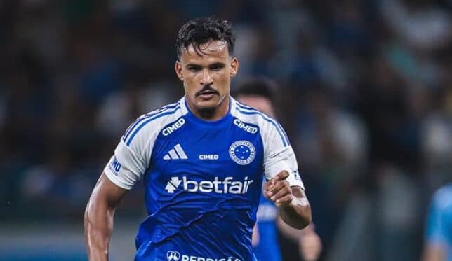 Lateral convocado por Ancelotti é anunciado por clube italiano