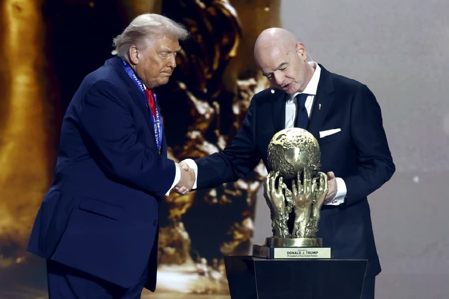Trump e Infantino se mostaram 'friends' na organização da Copa 2026 - WILL OLIVER/EFE