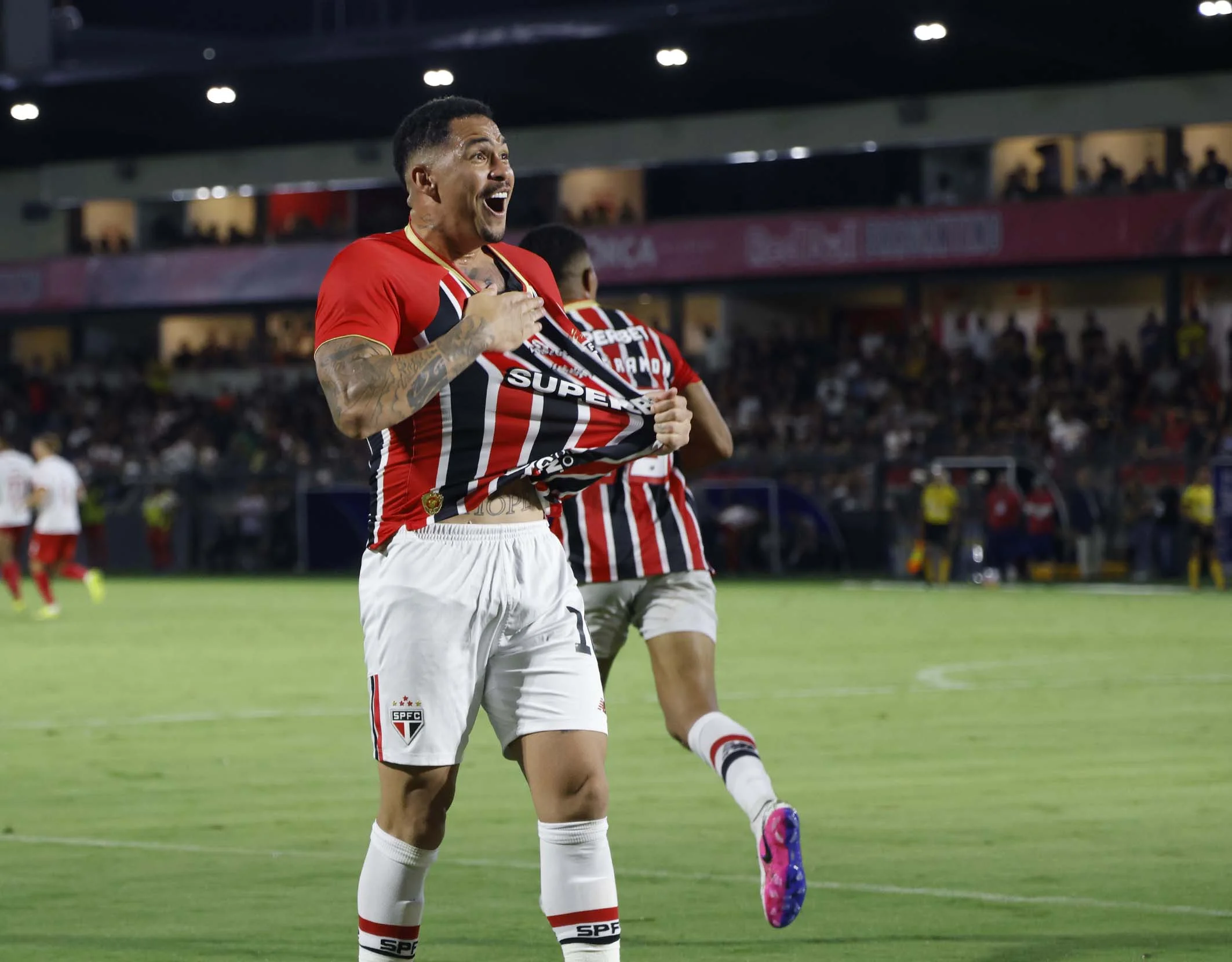 Luciano sobe em ranking de maiores artilheiros do São Paulo