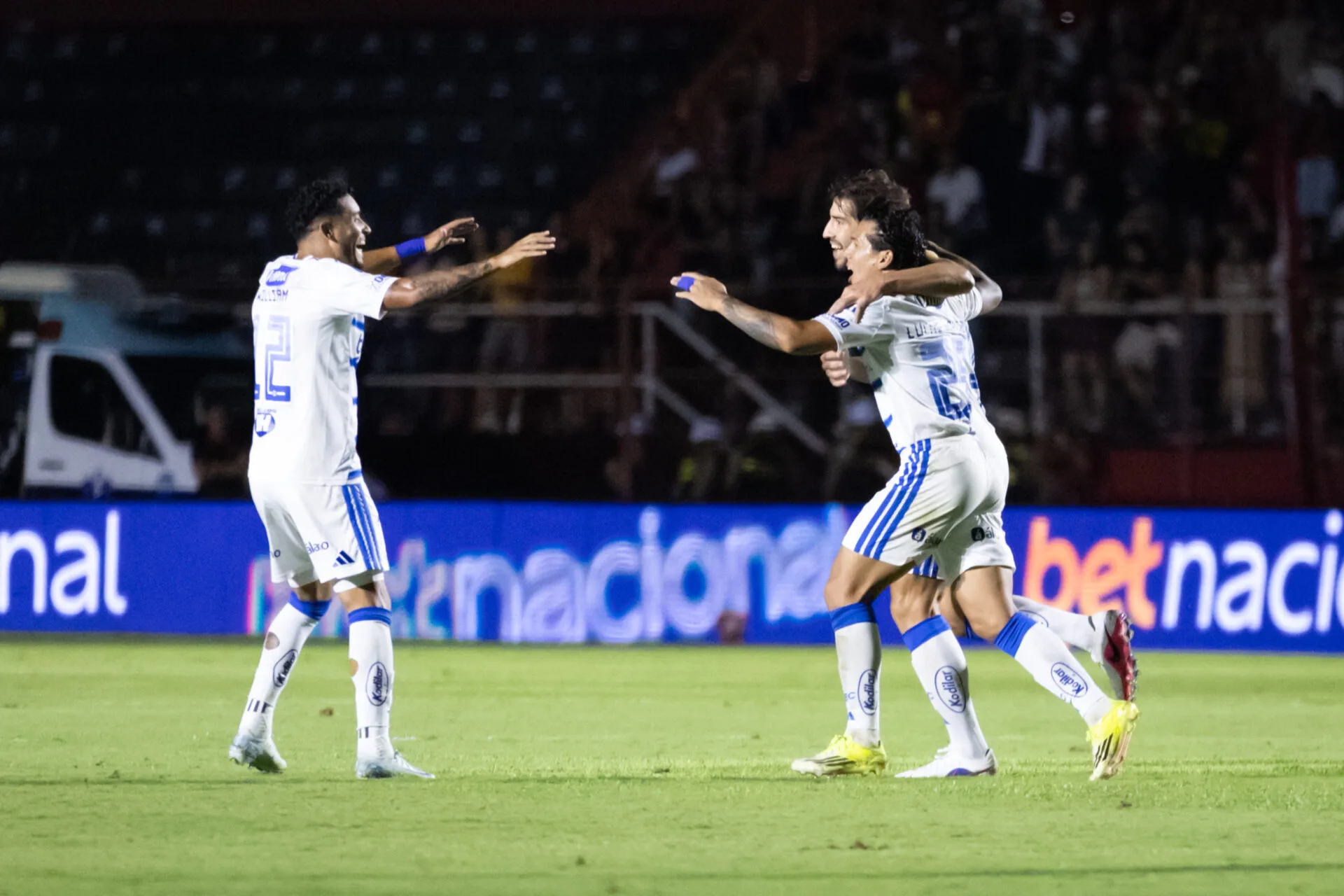 Cruzeiro vence Pouso Alegre e abre vantagem na semifinal do Mineiro