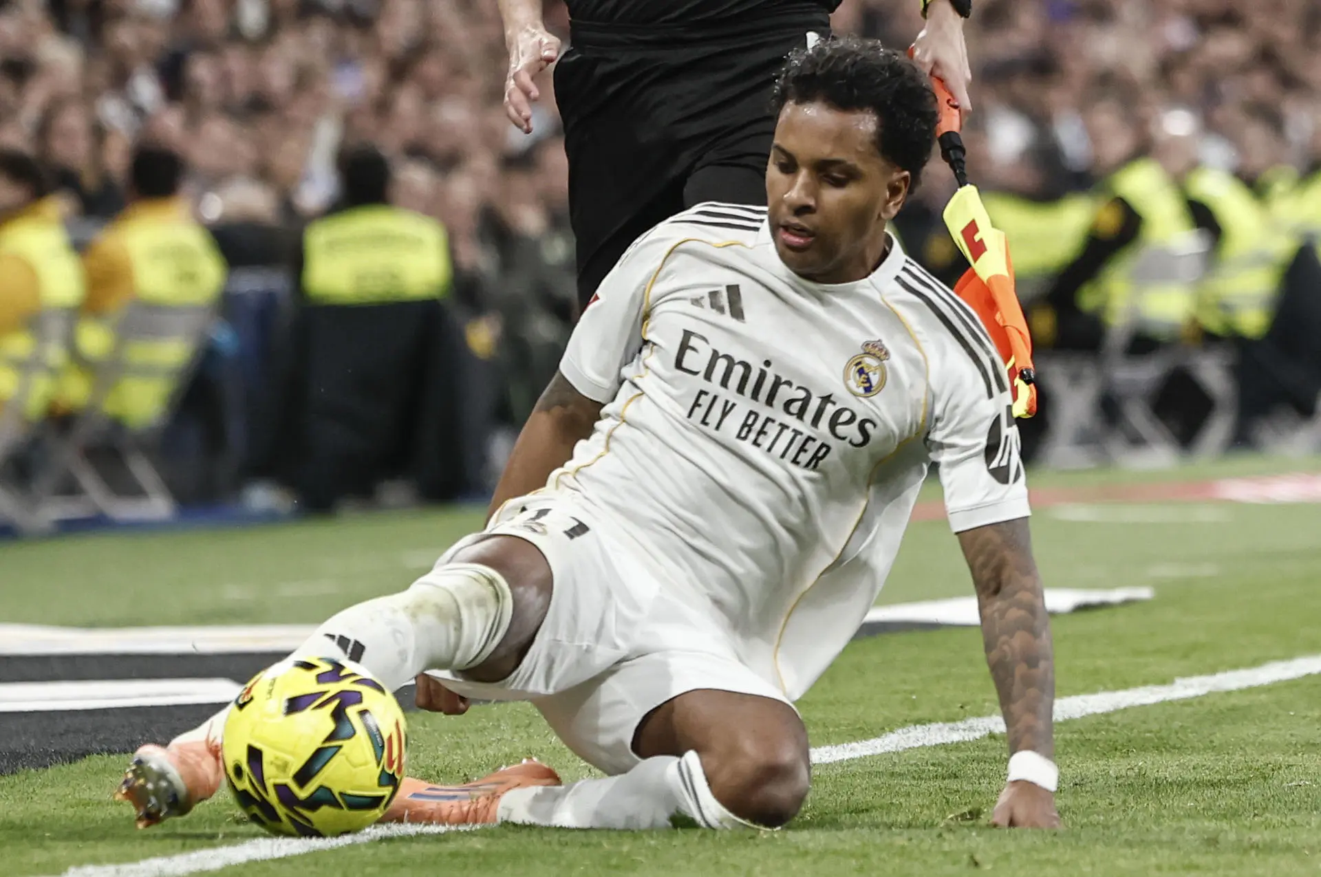 Rodrygo se lesiona, perde jogo-chave e segue em baixa no Real Madrid