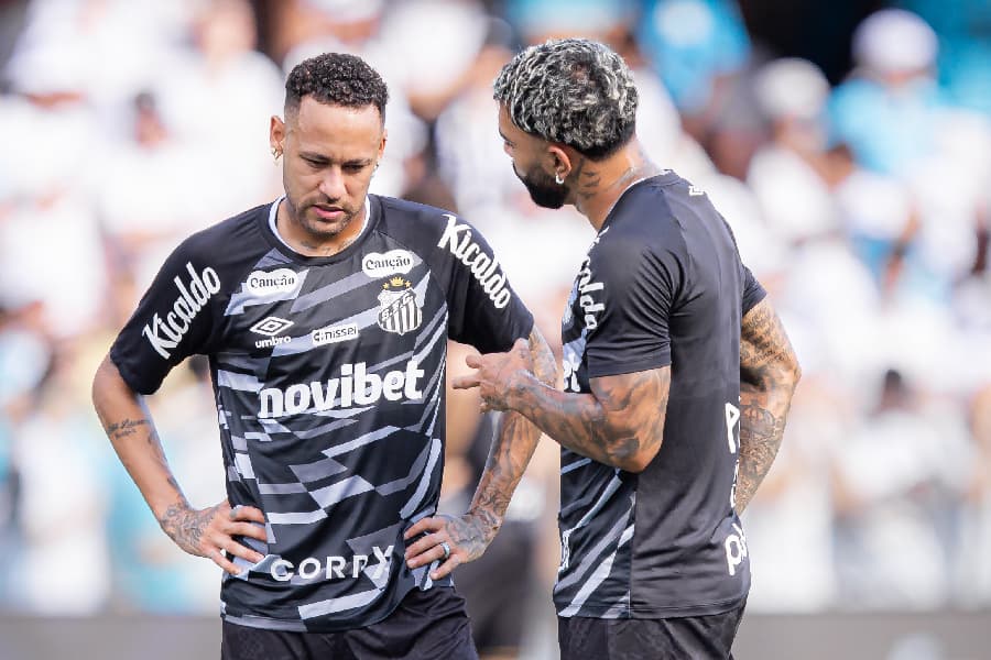 Gabigol desmente Cuca sobre não jogar em gramado sintético