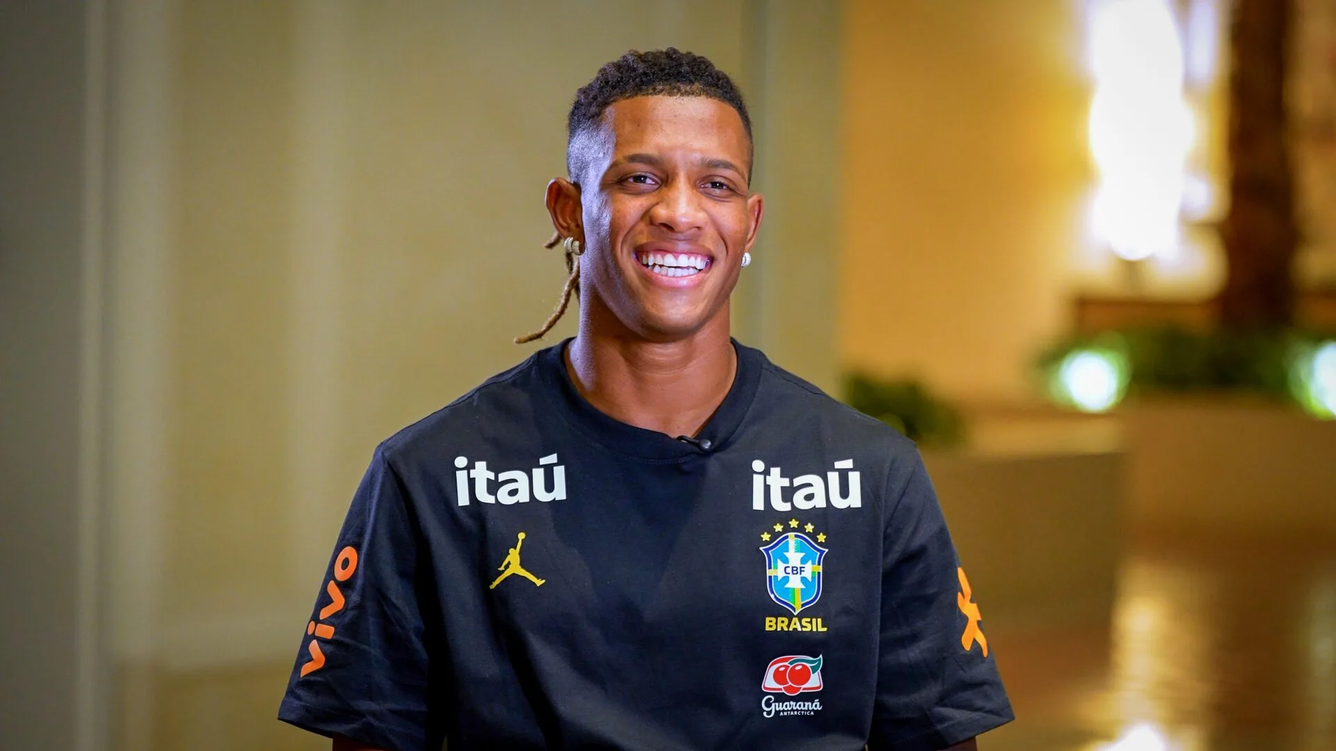 Leila confirma interesse em Danilo, mas nega negócio