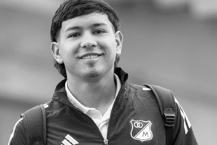 Jovem de 18 anos morre após passar mal em campo