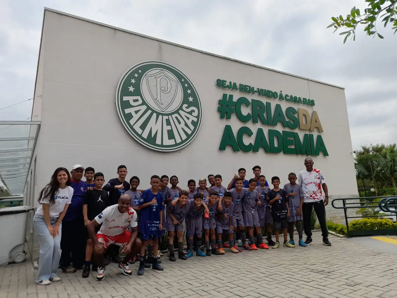 Solidariedade: Palmeiras recebe Instituto Placar no CT da Base