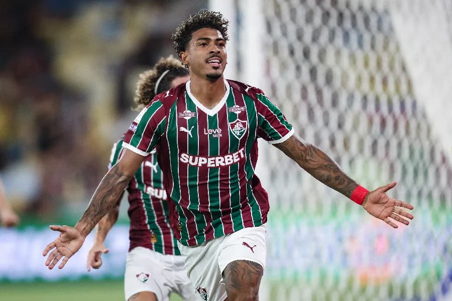 Fluminense vence Chapecoense com gol de John Kennedy no fim