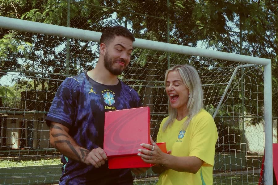 Milene e Ronald estrelam campanha ‘Mães que movem’ da Centauro