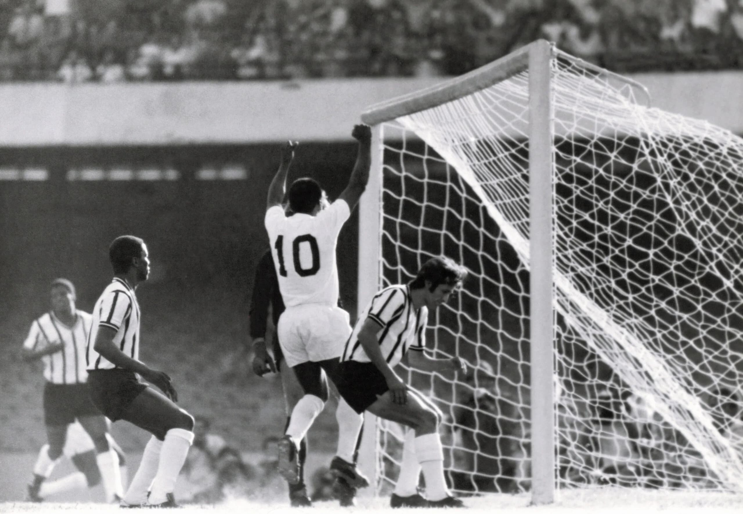 Por que as redes de futebol têm formatos diferentes?