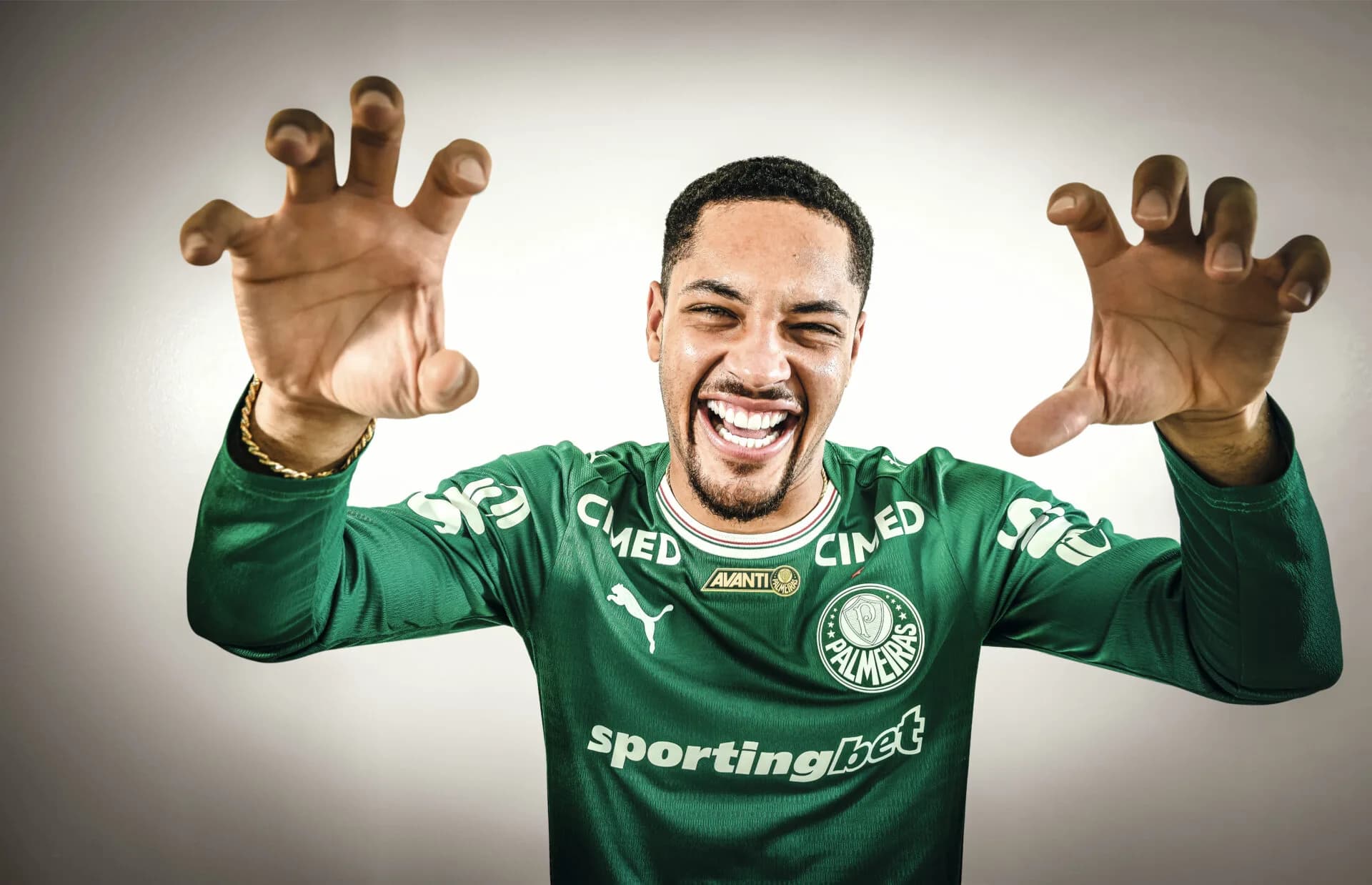 Vitor Roque exalta psicóloga do Palmeiras e usa sorriso como ‘jogo mental’