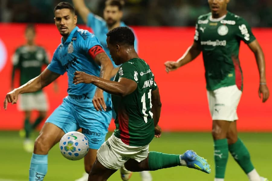 VAR anula virada no fim, e Palmeiras empata clássico com o Santos