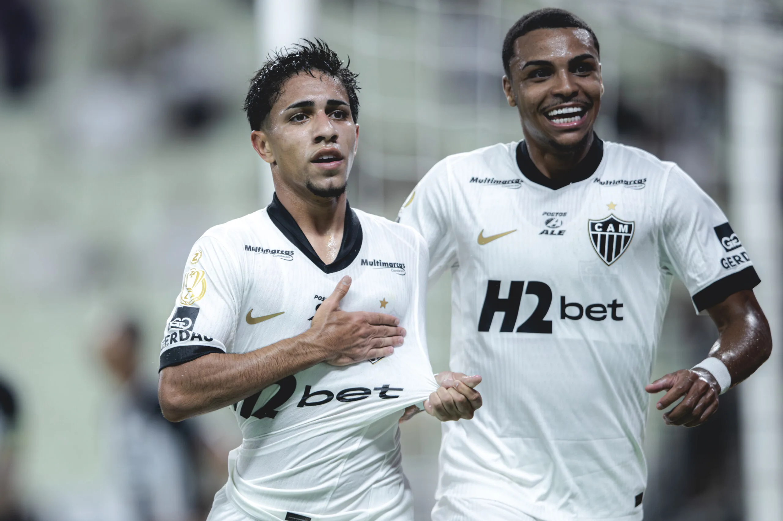 Everson brilha nos pênaltis e garante classificação do Galo