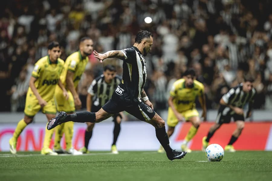 Atlético-MG aproveita erros, vence Mirassol por 3 a 1 e salta na tabela