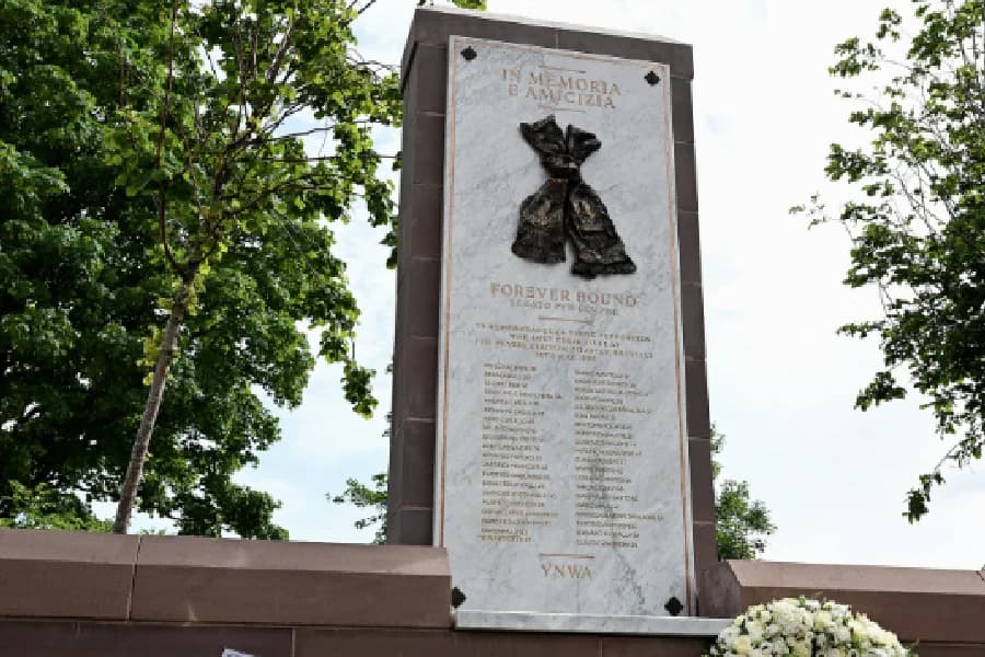 Liverpool inaugura memorial em Anfield para vítimas de Heysel