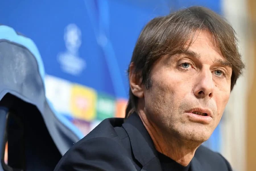 Conte abre mão de R$ 108 milhões com saída do Napoli