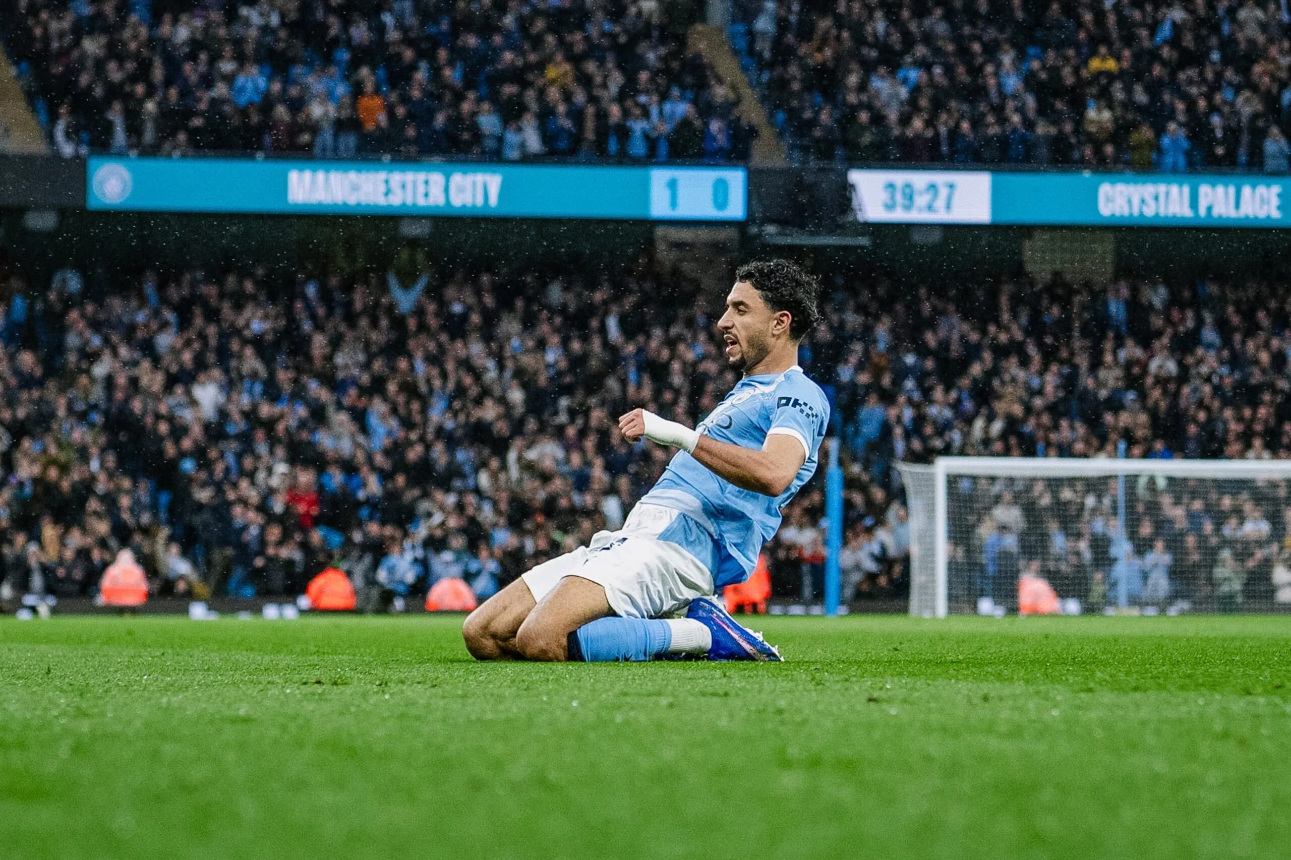 Manchester City vence Crystal Palace e pressiona Arsenal