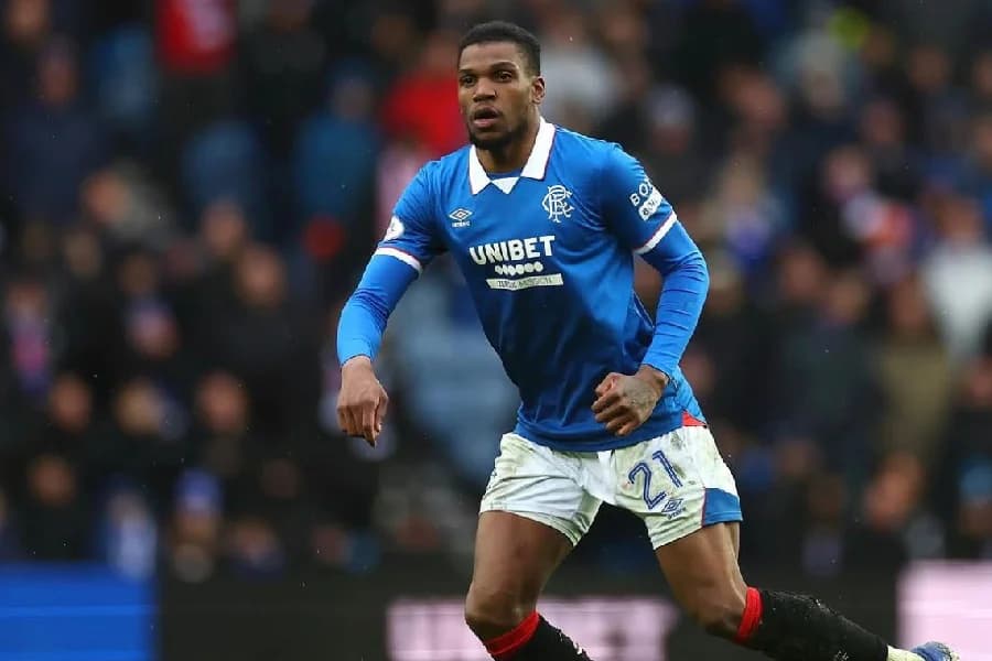 Dujon Sterling, do Rangers, é proibido de dirigir por um ano