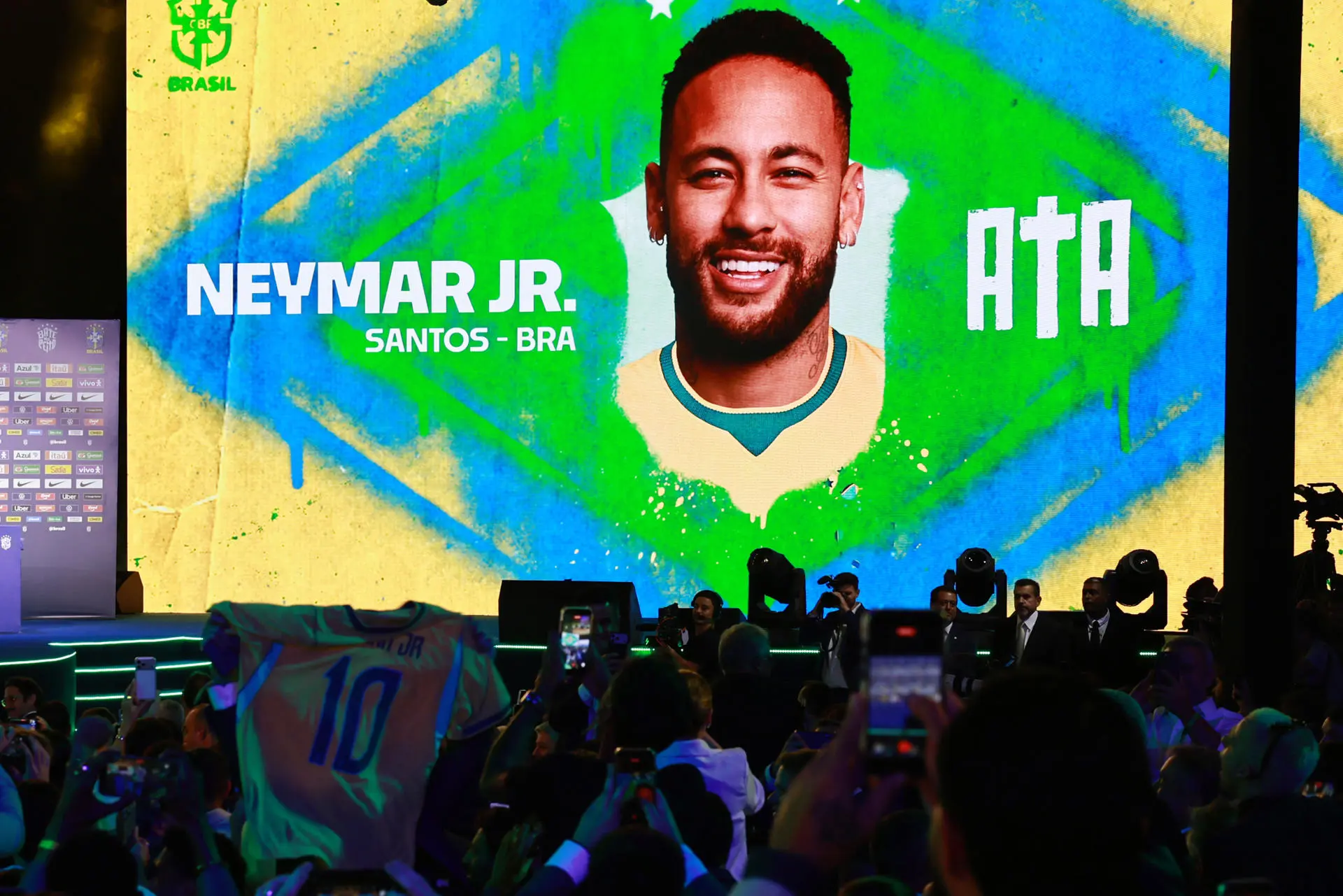 Reserva, falso 9 e ‘merecer jogar’: o que Ancelotti pensa sobre Neymar