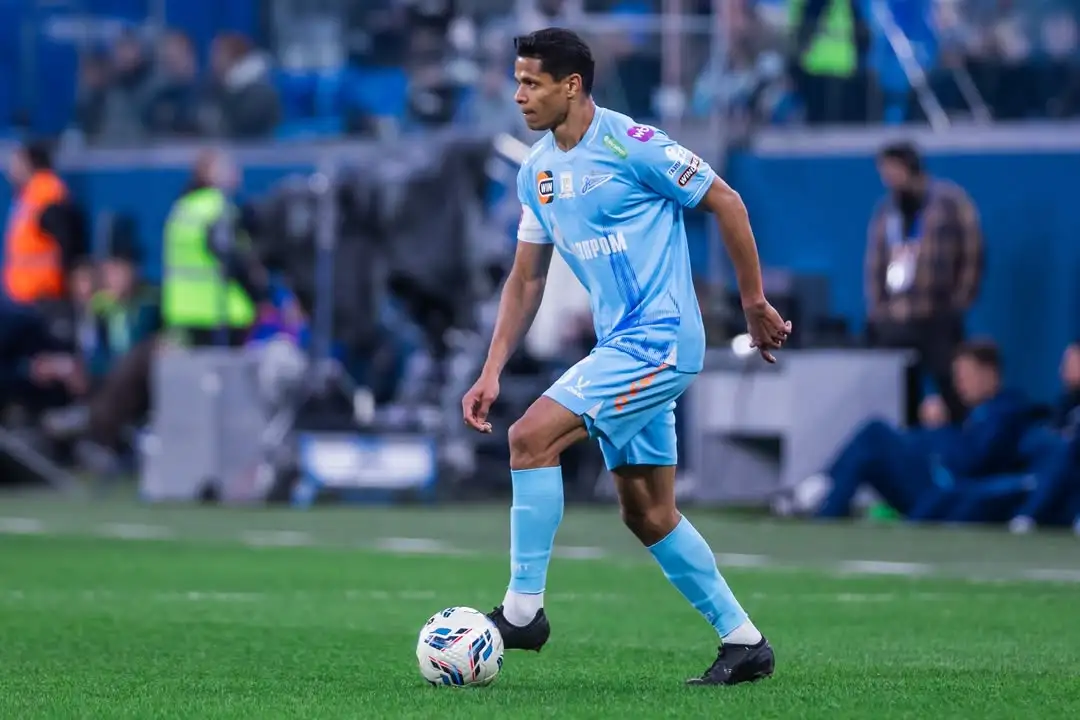 Douglas Santos é hexacampeão russo, um dia antes da convocação para a Copa de 2026