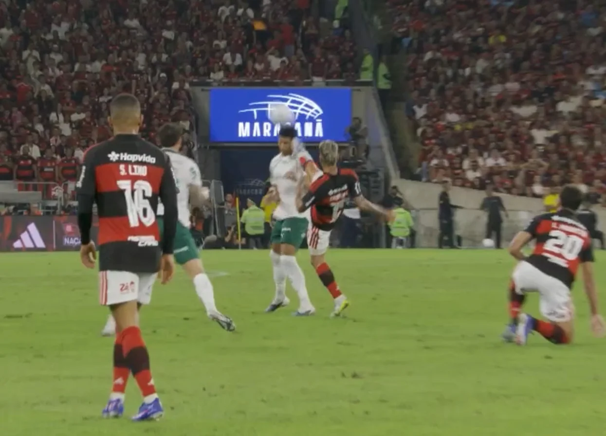 Carrascal leva gancho de três jogos por expulsão contra o Palmeiras