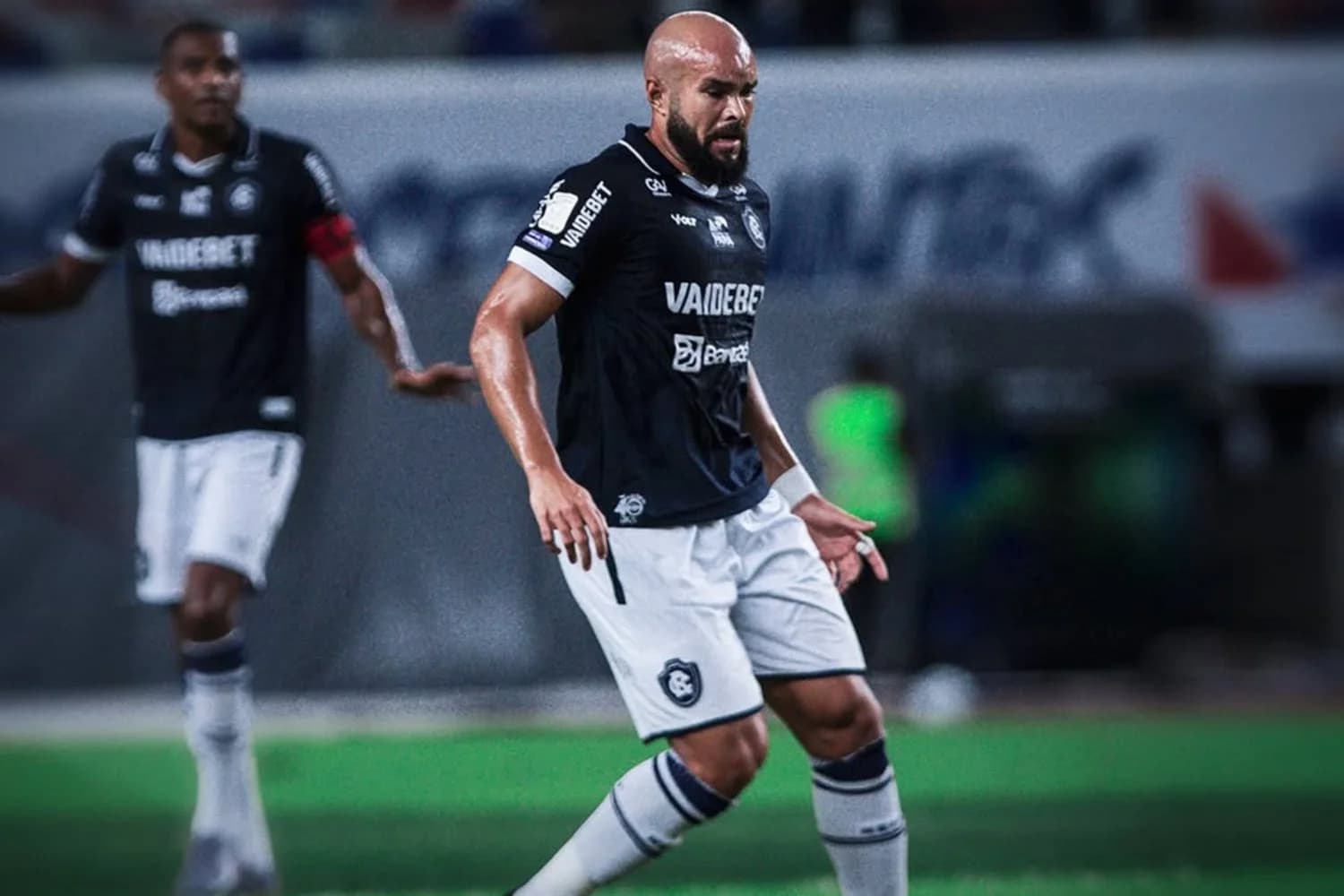 Com milagres de Ivan e gol no fim, Remo vence o São Paulo