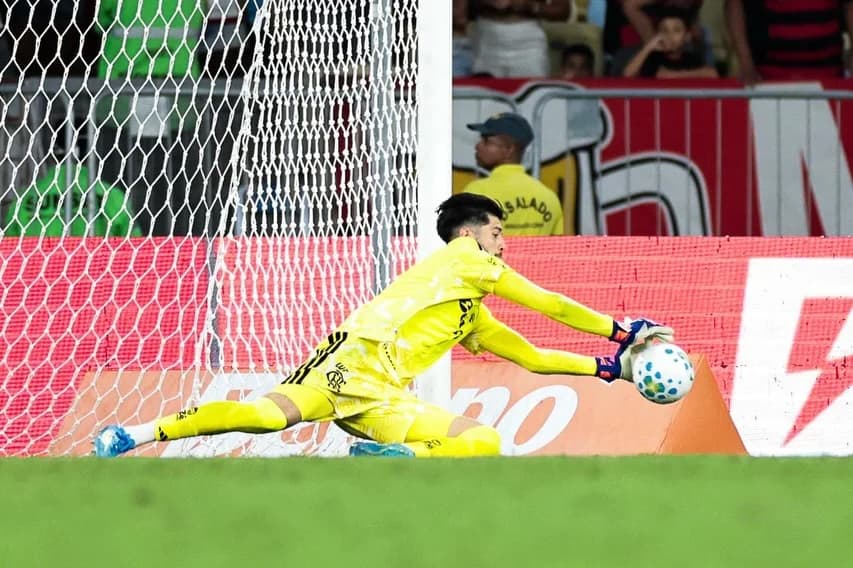 Jardim defende Rossi após falhas no empate do Flamengo