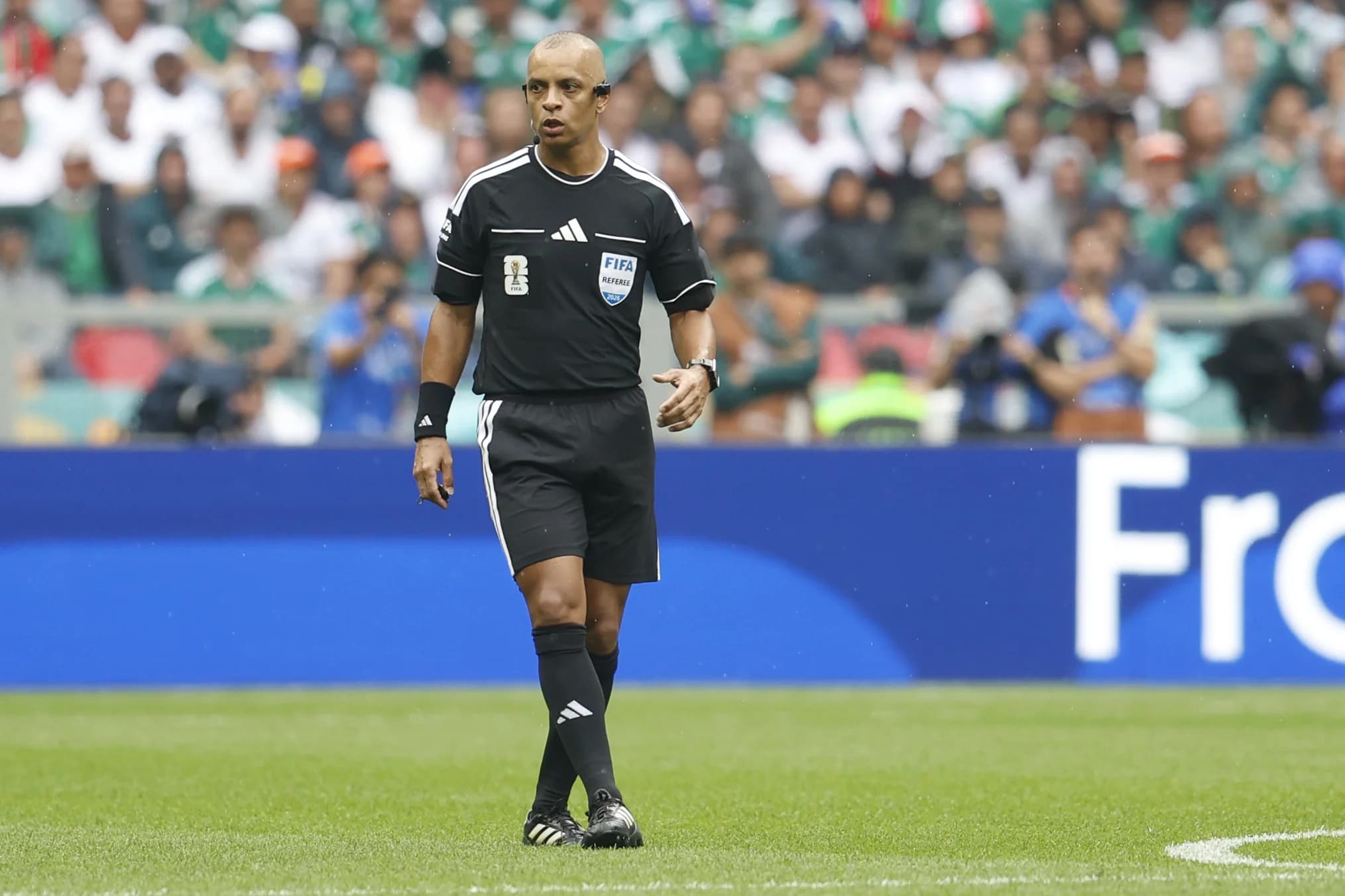 Wilton Pereira Sampaio: juiz brasileiro abre Copa com 3 expulsos
