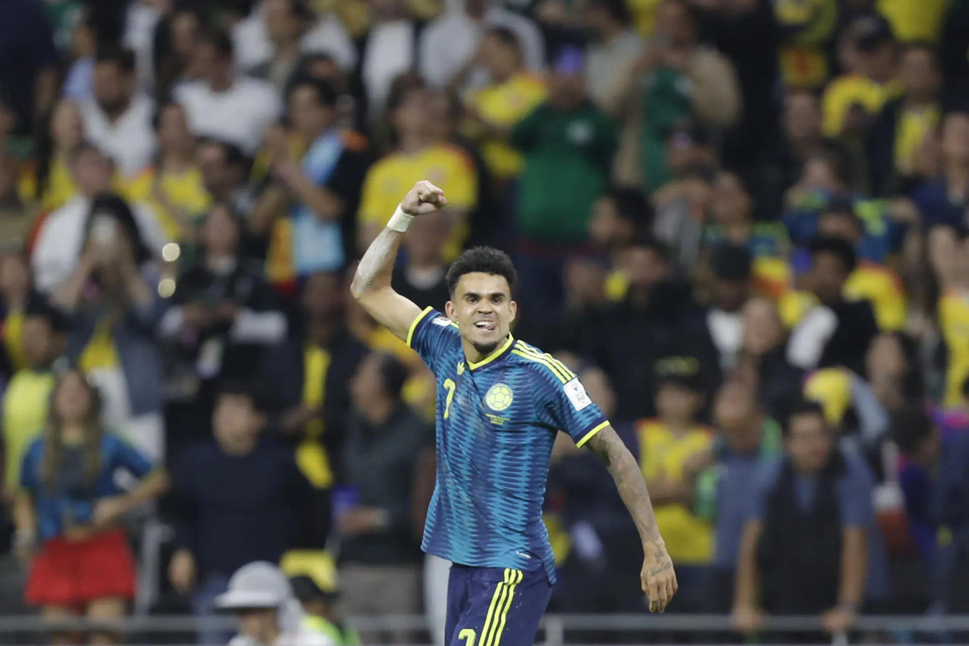 Luis Díaz brilha, Colômbia vence Uzbequistão e lidera grupo