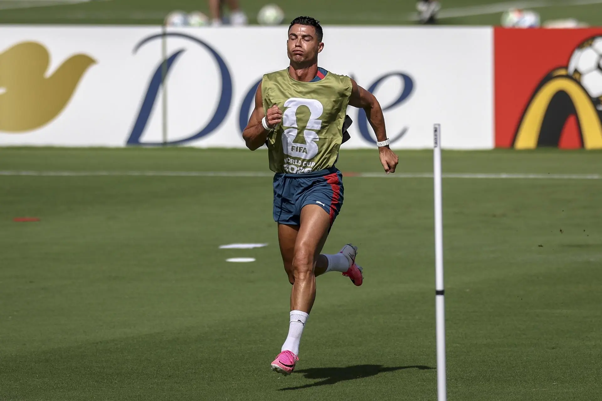 João Cancelo cita Neymar para defender Cristiano Ronaldo