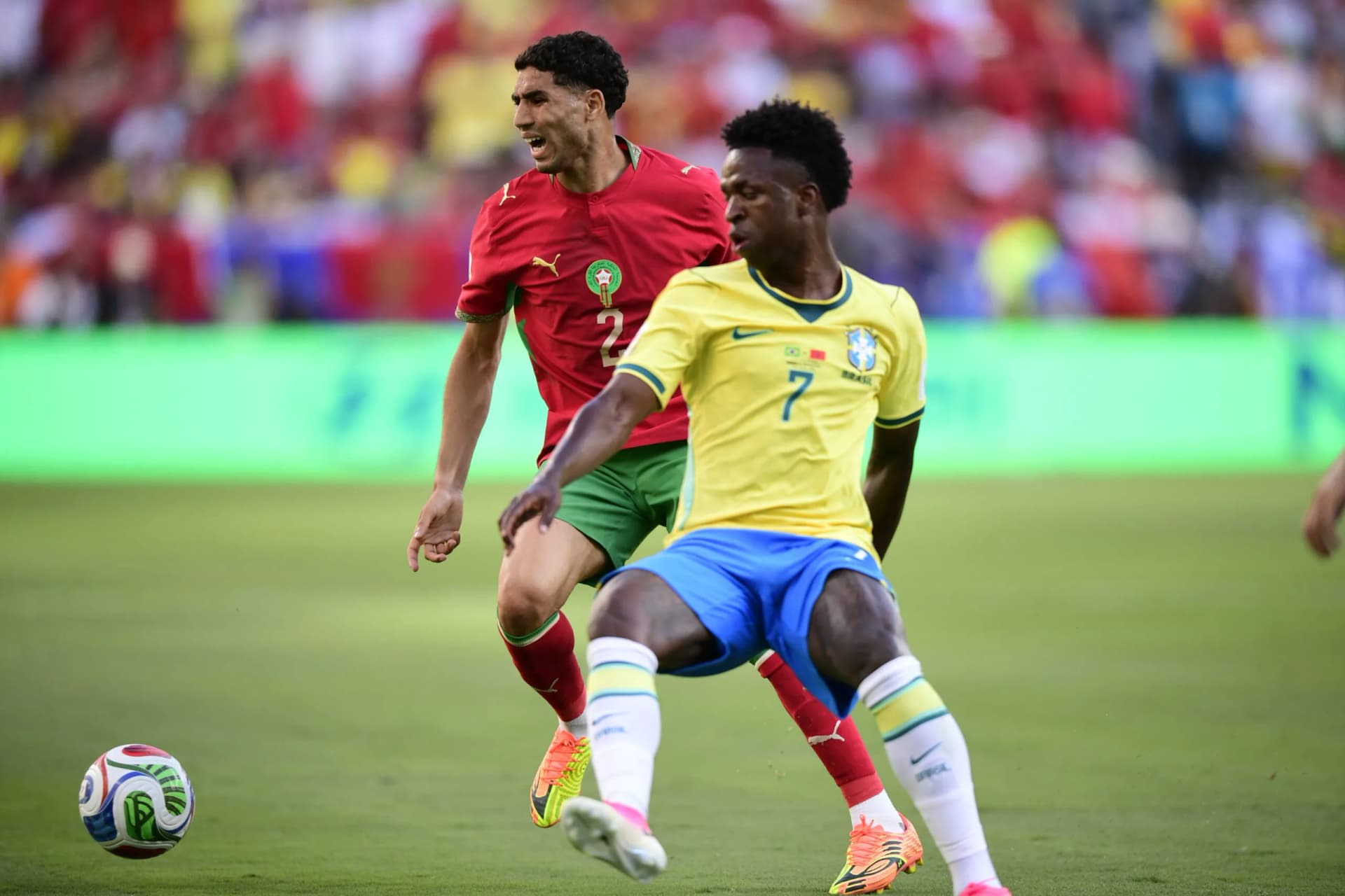 Vinicius Jr e Hakimi em ação: Brasil e Marrocos se enfrentaram no Metlife Stadium, em Nova Jersey, na abertura do grupo C da Copa do Mundo 2026 - Alexandre Battibugli/PLACAR
