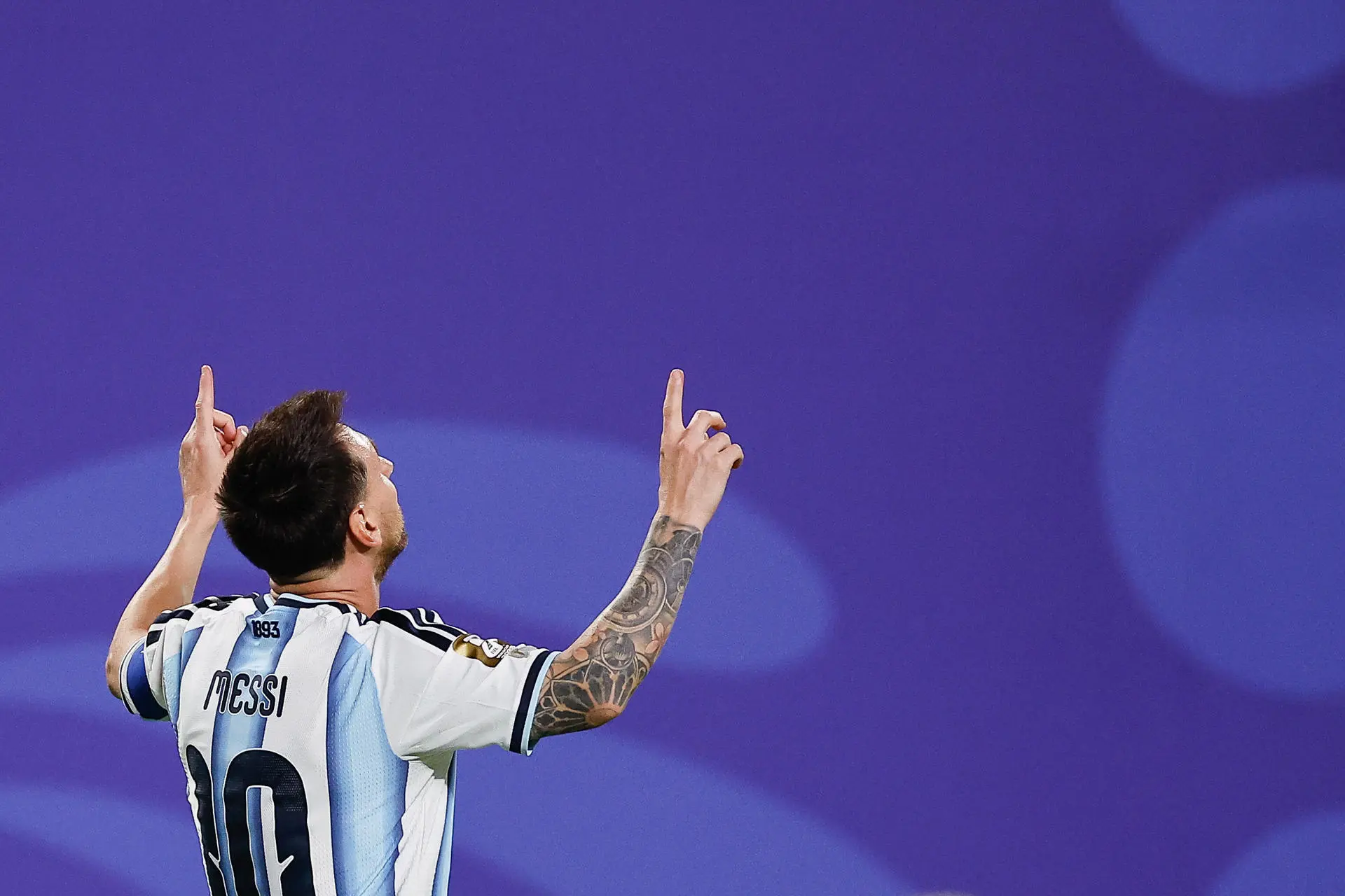 Messi pode alcançar mais um recorde, que pertence a Jairzinho