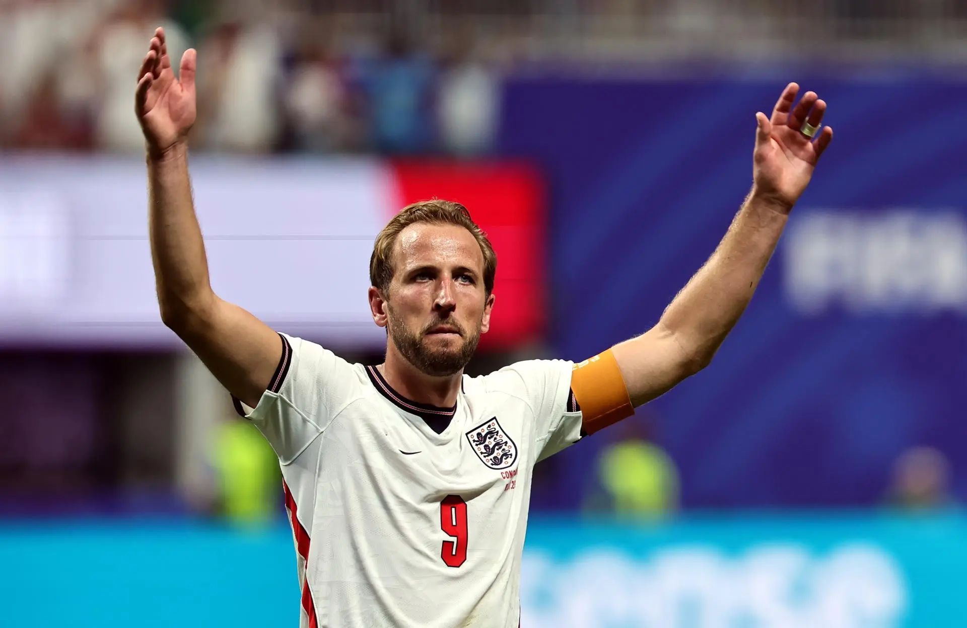 Kane salva Inglaterra e segue na corrida por Bola de Ouro; números