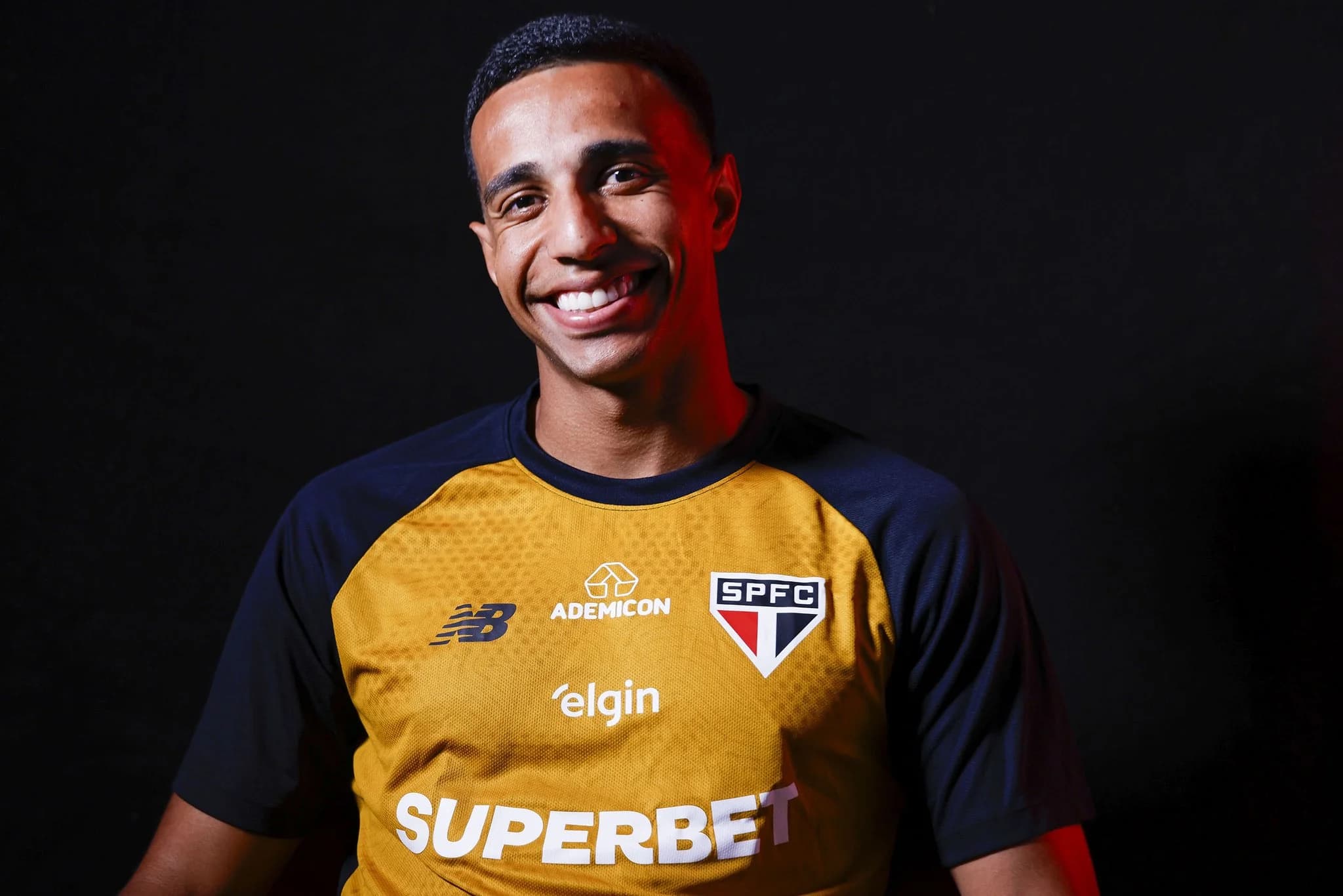 São Paulo anuncia contratação de Victor Sá, ex-Botafogo