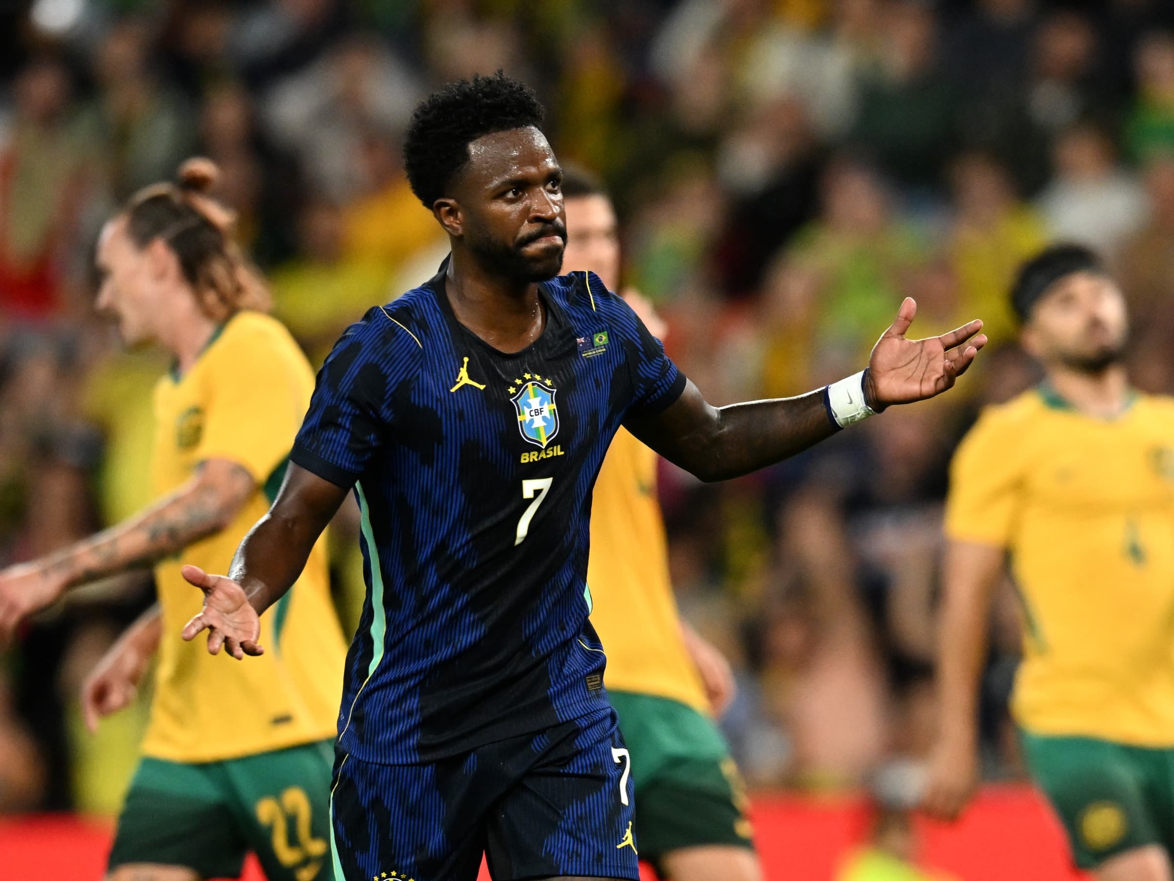 Vinicius Jr. comemora gol pela seleção brasileira contra a Austrália - EFE/EPA/DARREN ENGLAND