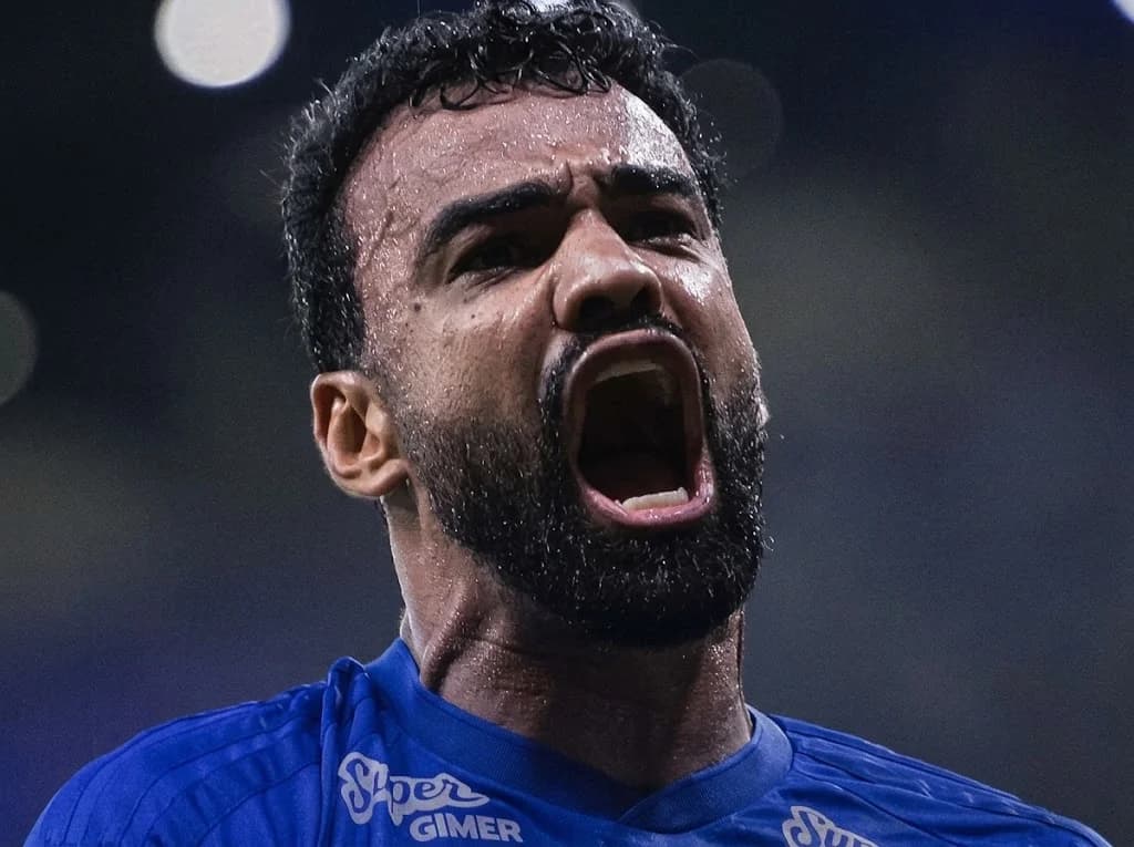Fabrício Bruno, no último lance do primeiro tempo, marcou para o Cabuloso - Foto: Reprodução/Cruzeiro