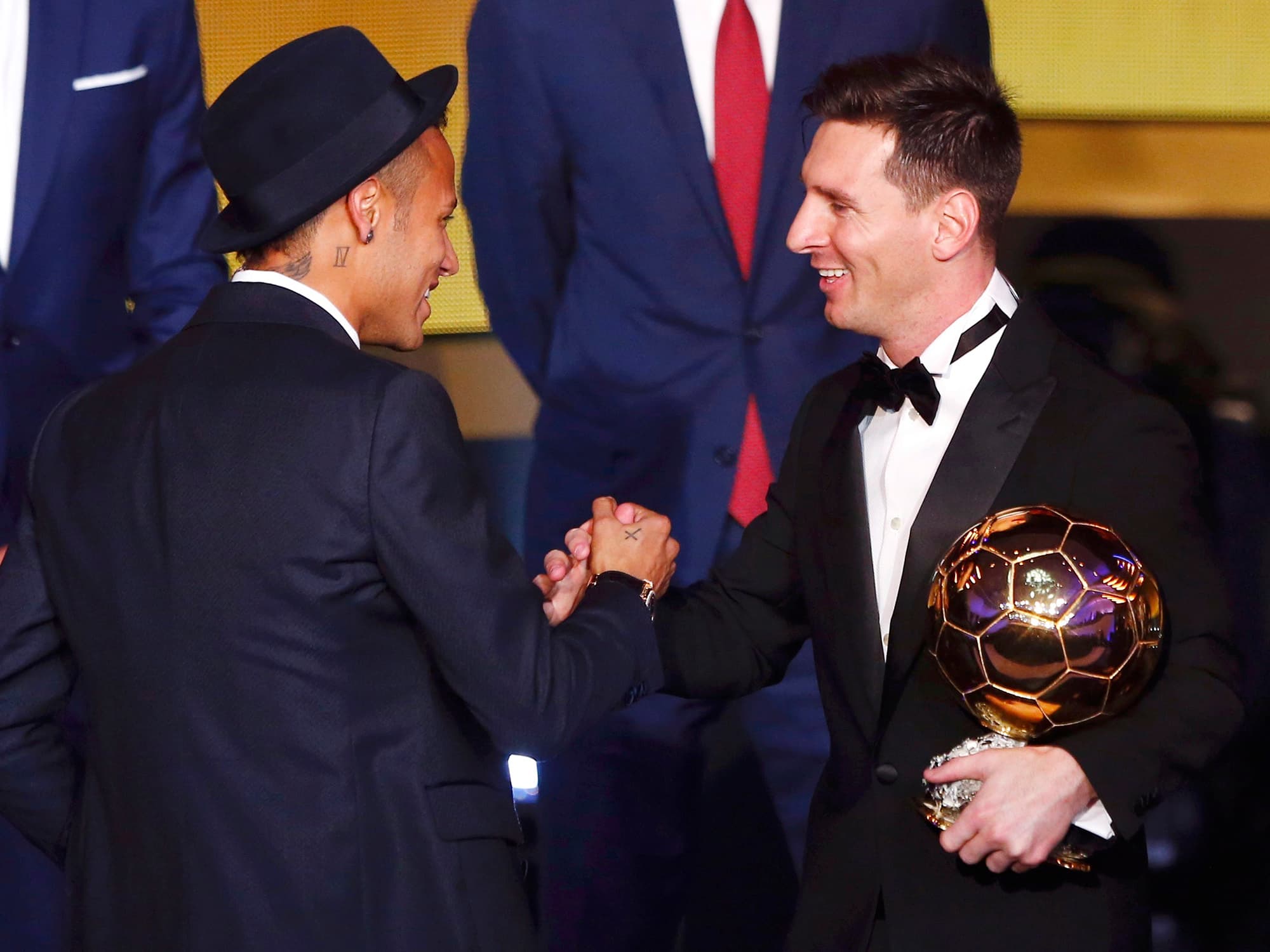 Neymar e Messi durante a premiação da Bola de Ouro -