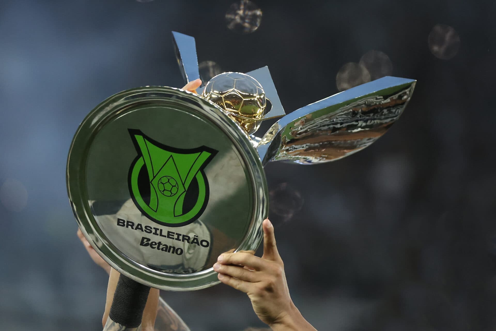 Mirassol domina primeiro tempo, vence o Grêmio e respira no Brasileirão
