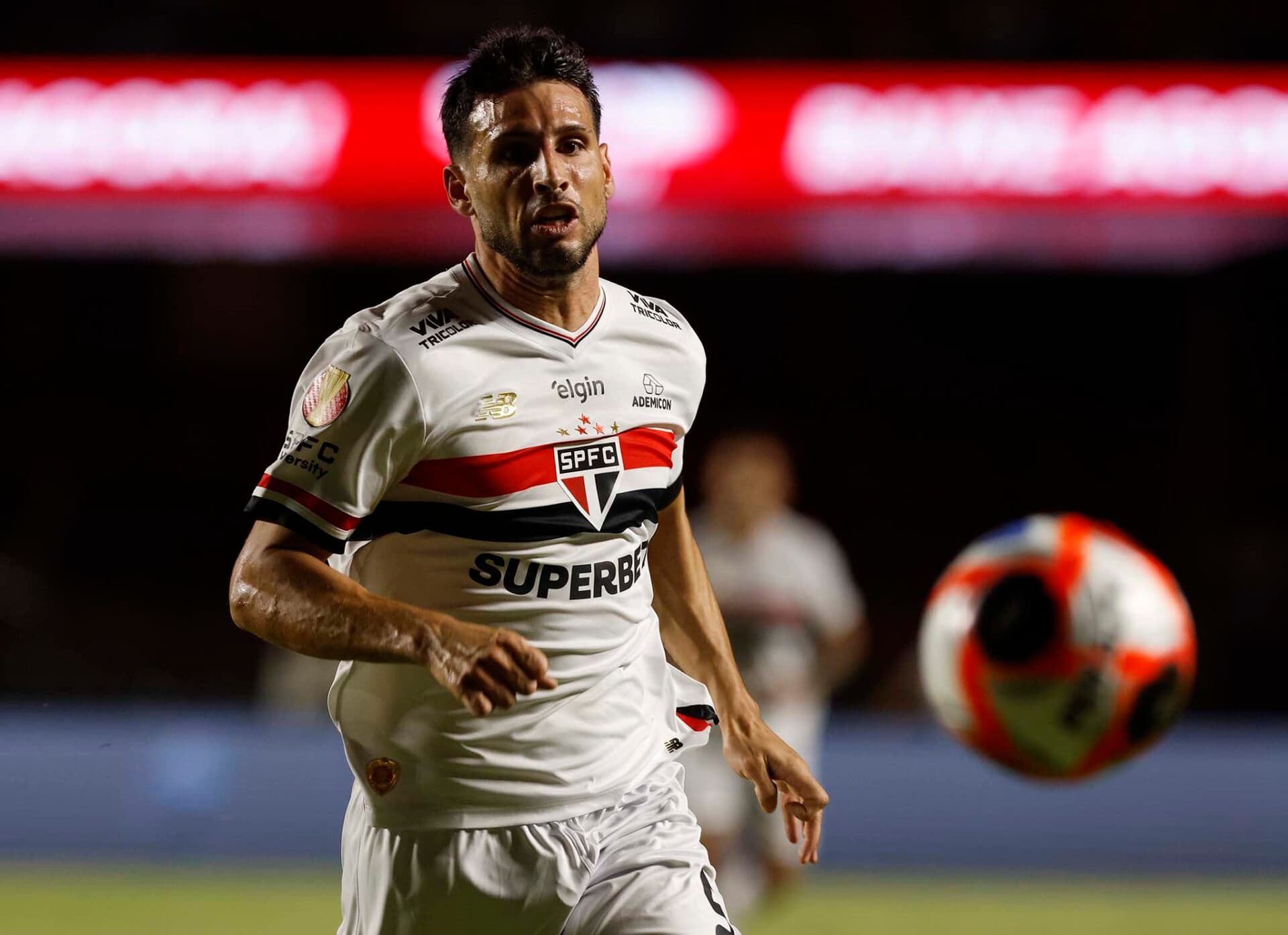 Luciano e Calleri treinam e podem reforçar o São Paulo contra o Vasco