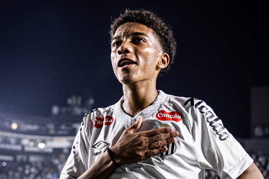 Olhar de menino, multa de adulto: camisa 7 do Peixe já vale R$ 630,2 milhões - Reinaldo Campos/Santos FC